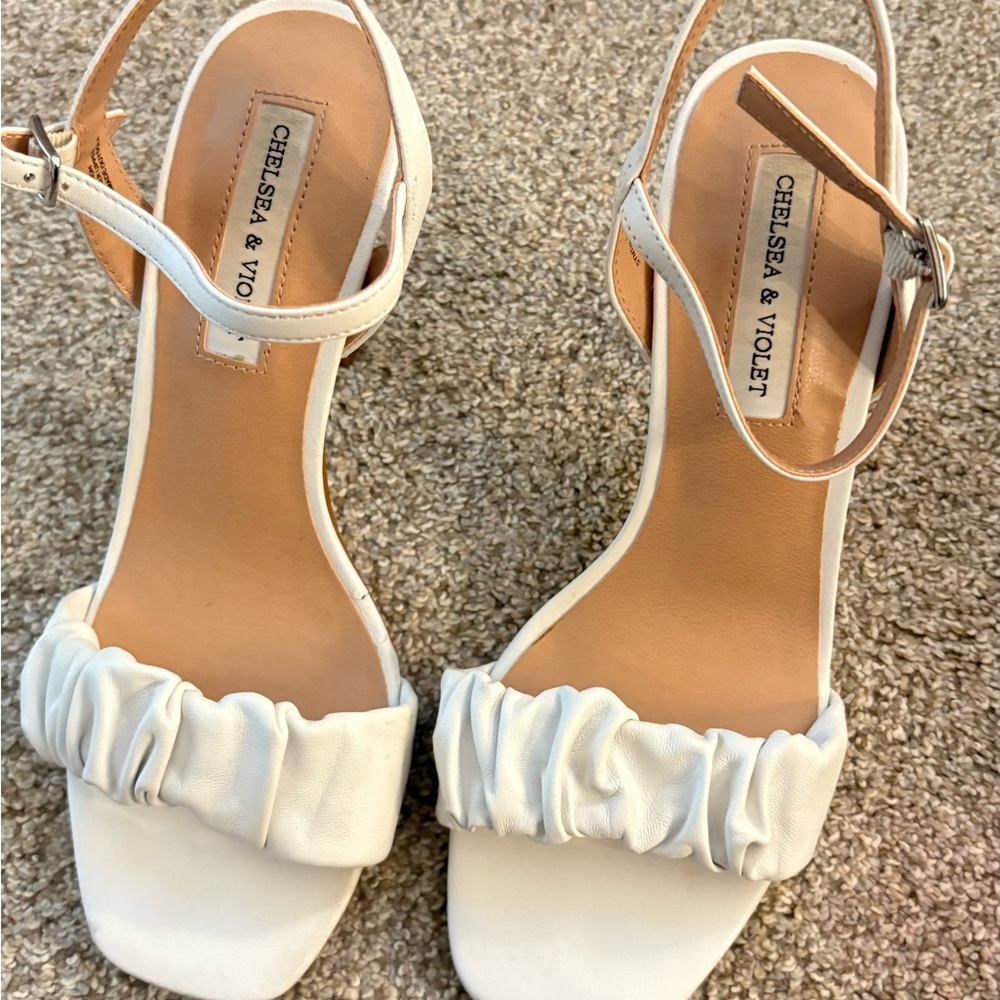 Chelsea & Violet White Ruched heels